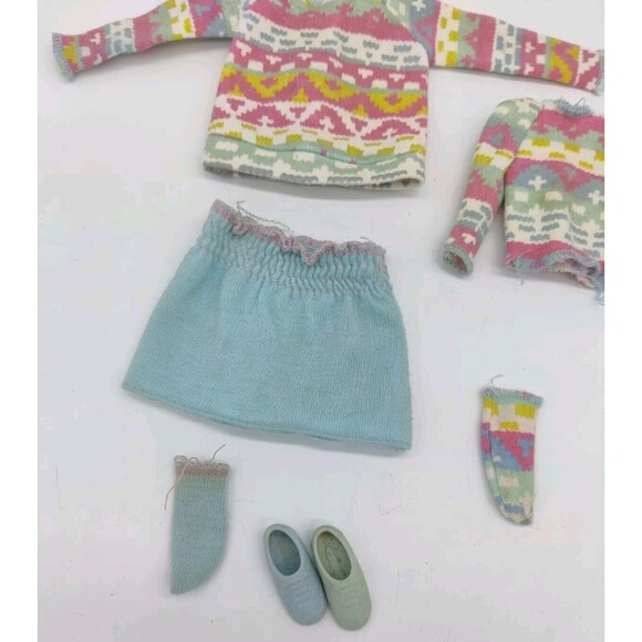 Vintage 1984 Barbie Skipper So Active Fashions Sweatshirt Skirt Socks Shoes 7918 - Picture 4 of 12
